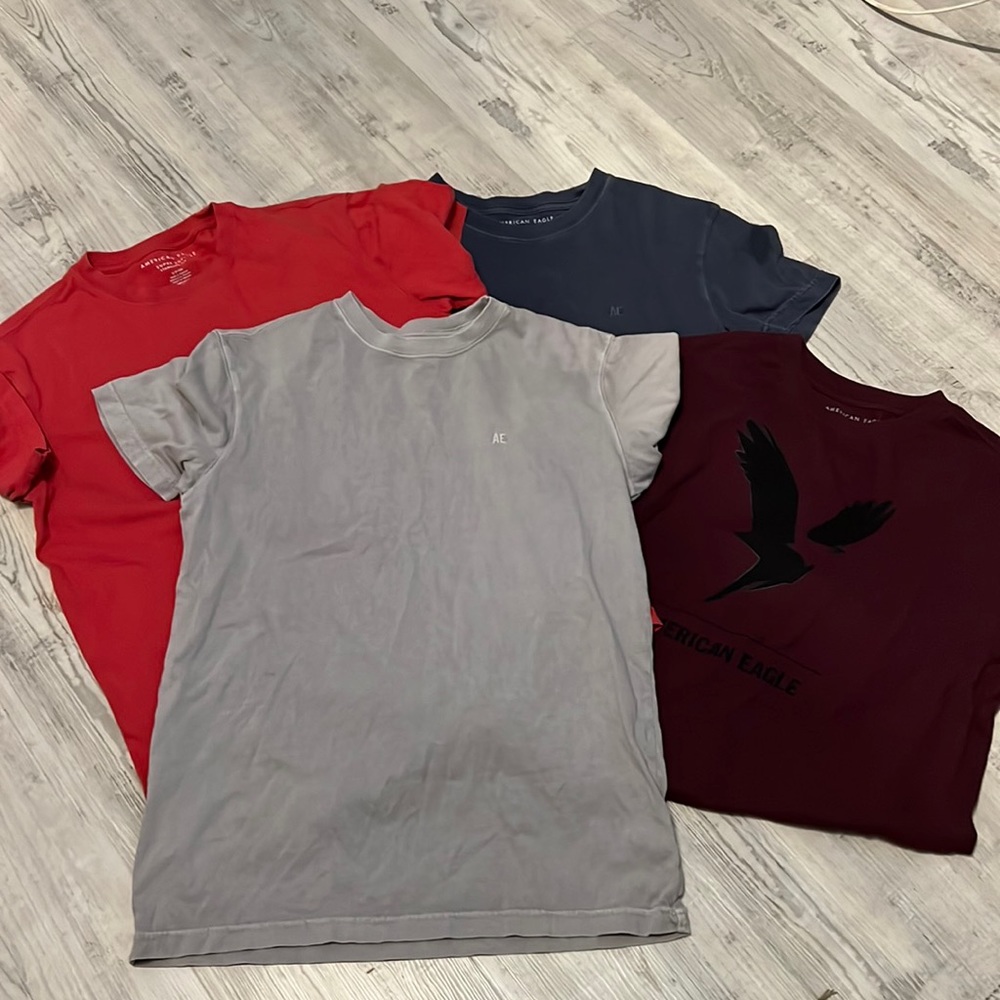 Men’s American eagle tees